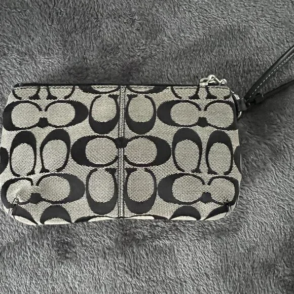 coach wristlet - Picture 2 of 7